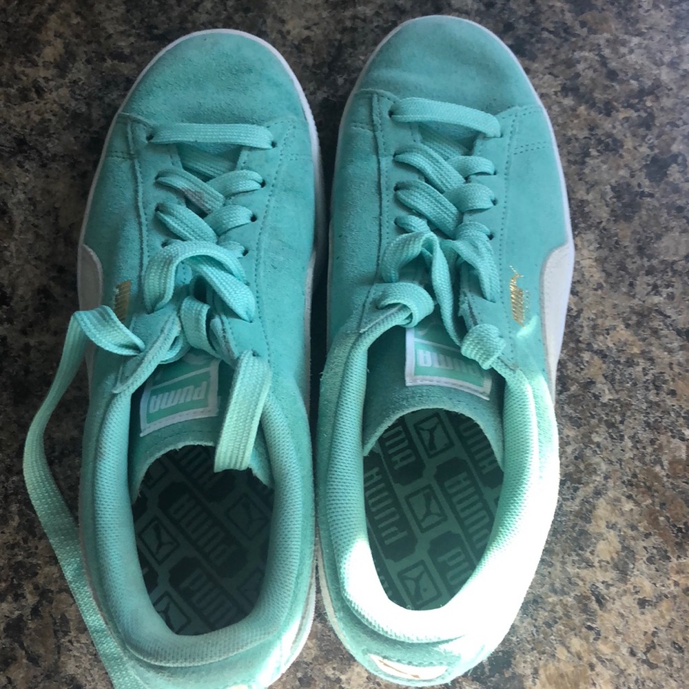 Teal PUMA’s